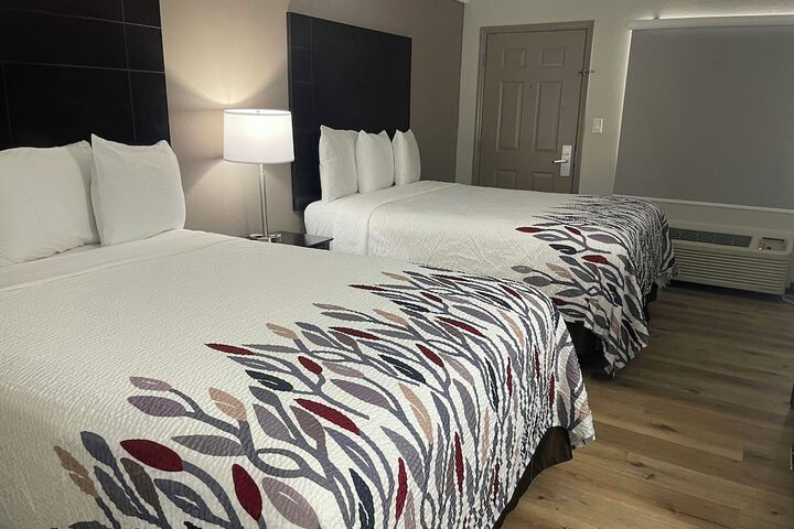 Room 4 of 13
