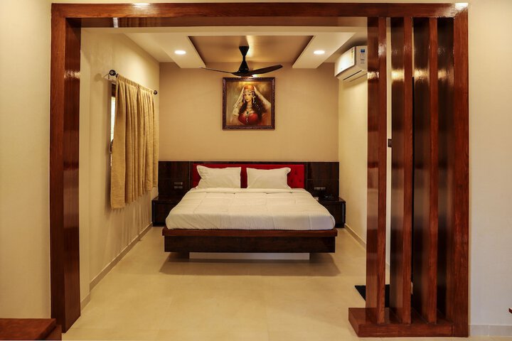 Room 4 of 33