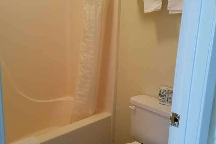 Room 13 of 27