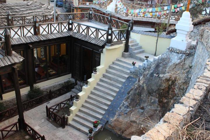 Shangri-La Mozhugongka Oxygen Homestay (Dukezong Ancient City Branch)