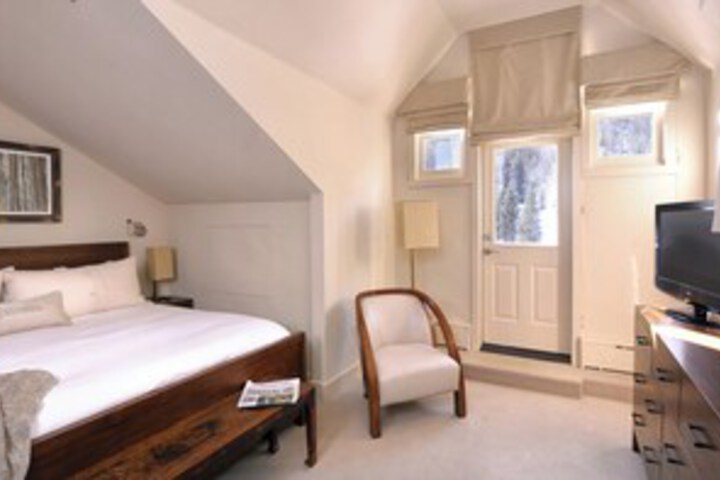 Room 82 of 279