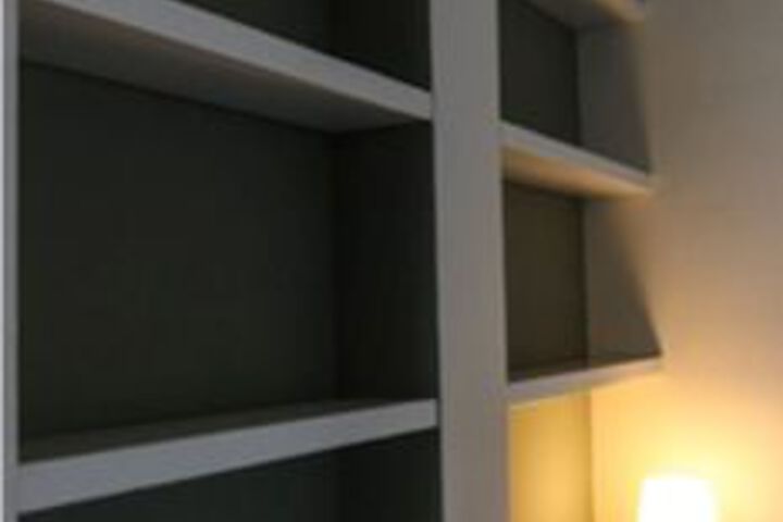 Room 6 of 8
