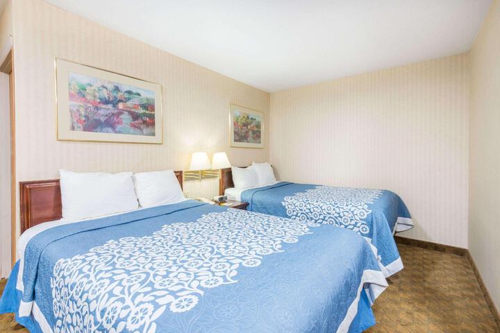 2 Double Beds (6 of 6)
