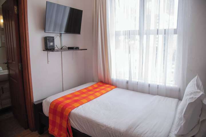 Room 8 of 38
