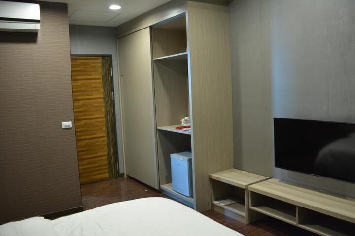 Suite 6 of 6