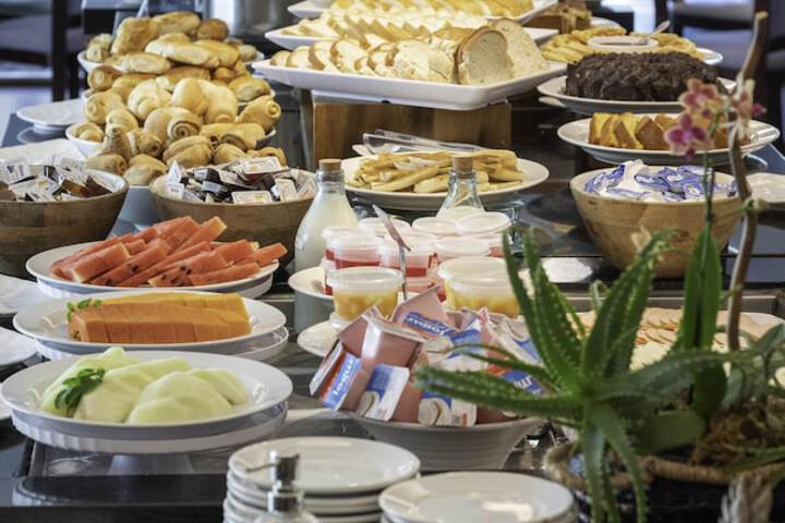 Breakfast/Coffee Service 149 of 162