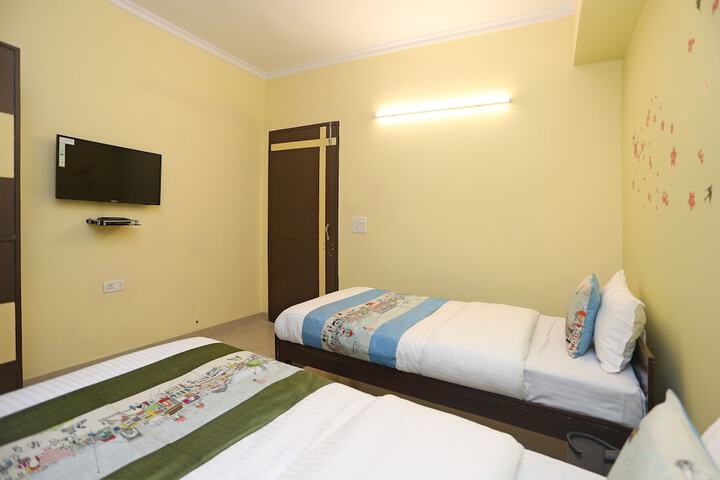 Room 8 of 14