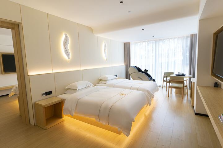 Room 32 of 158