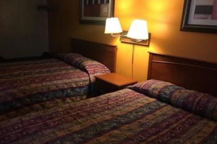 Room 5 of 8
