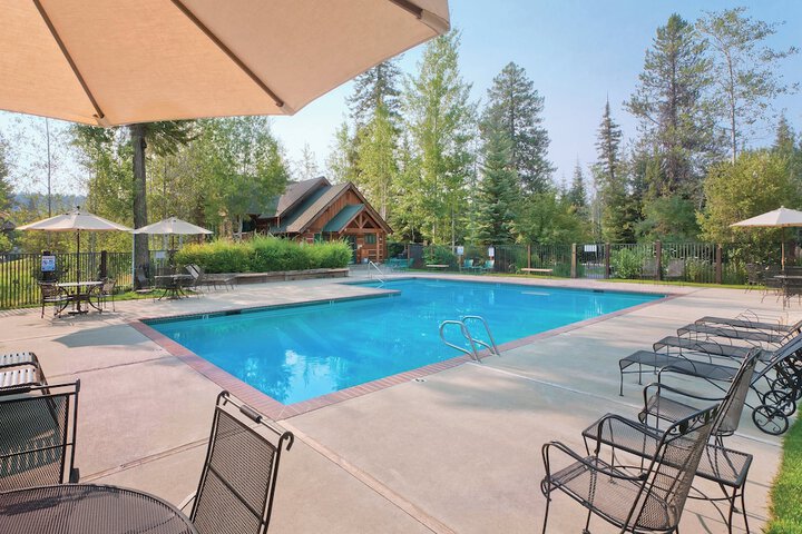 Hotel with Pool