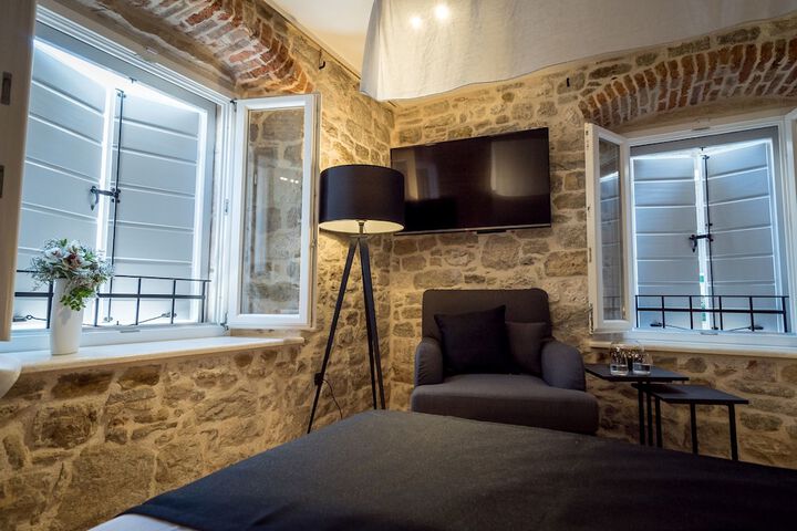 Room 4 of 44