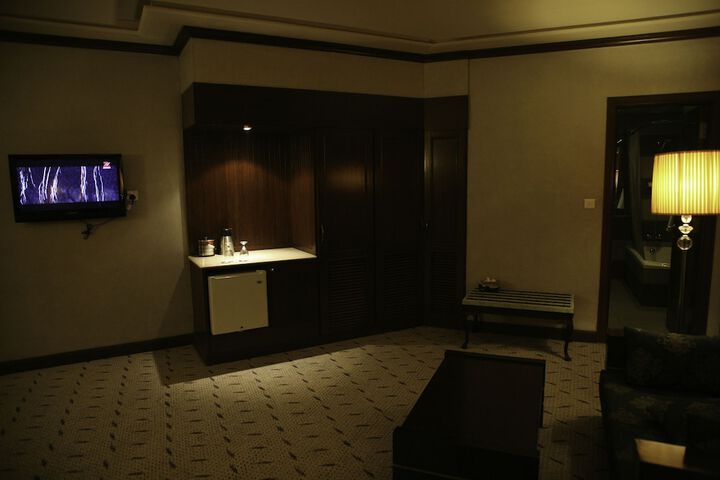 Room 32 of 63