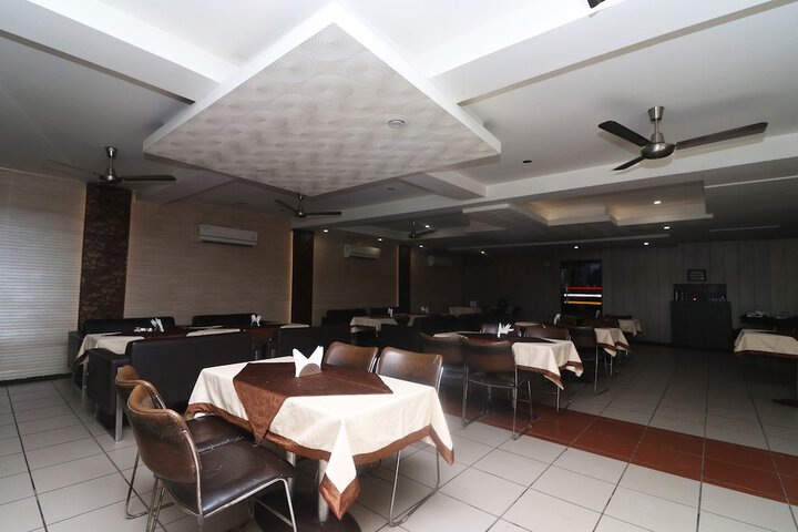 Ballroom/Hall 6 of 8