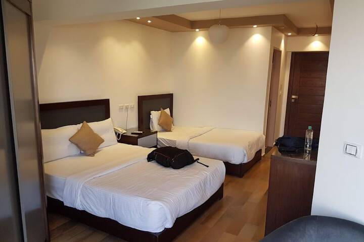 Room 10 of 27