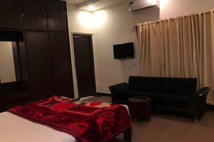 Room 6 of 11