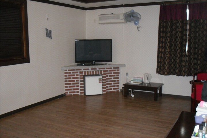 Room 12 of 39