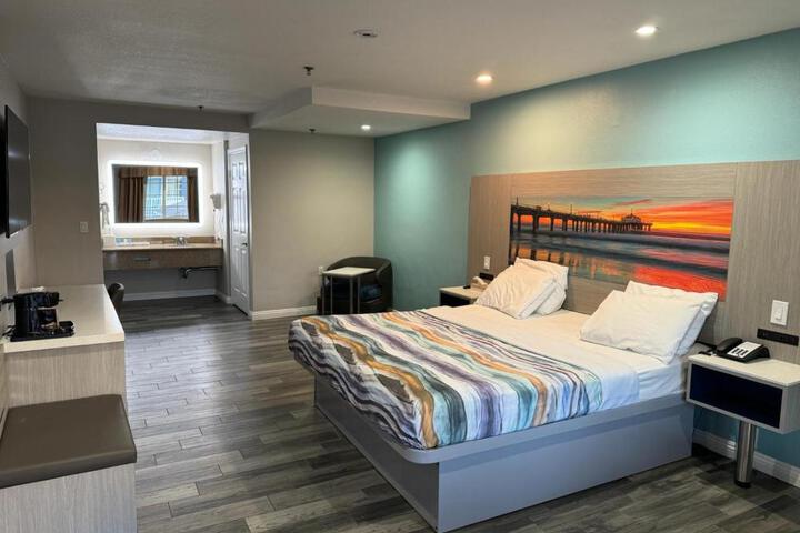 Standard | King Bed (7 of 15)