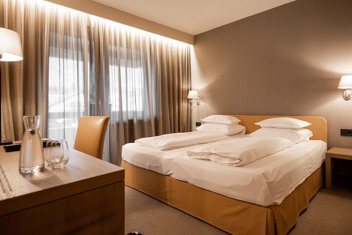 Room 2 of 58