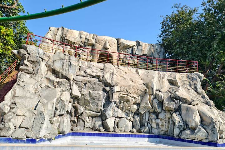Pool 10 of 18