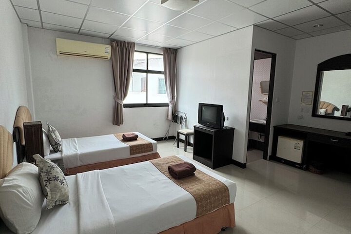 Room 13 of 24
