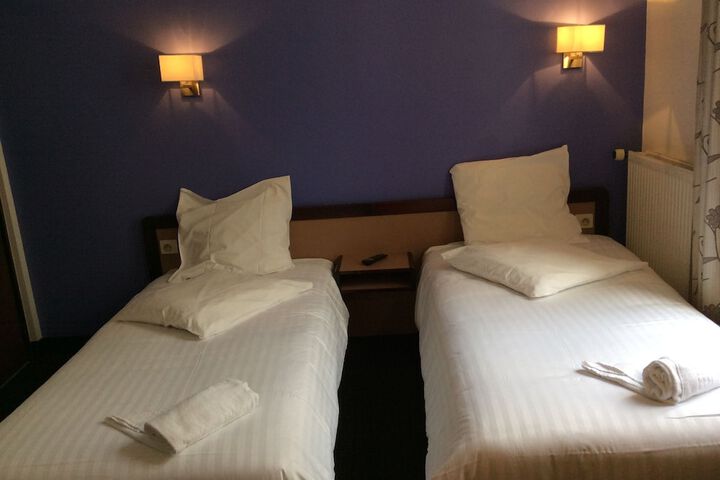 Room 5 of 33