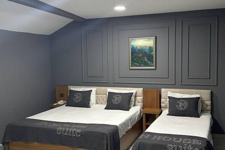 Room 5 of 18