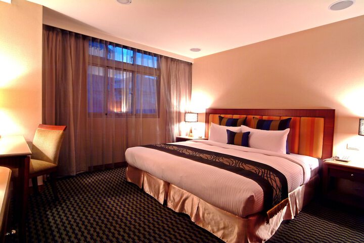 Room 17 of 33
