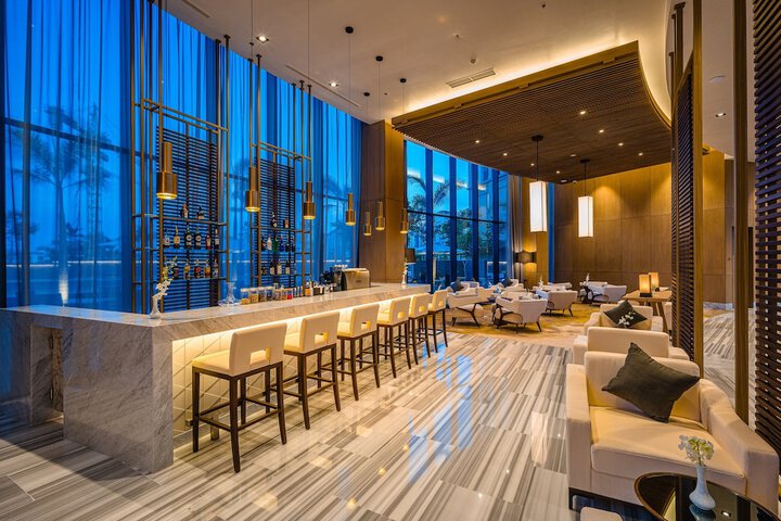 Lounge 97 of 139