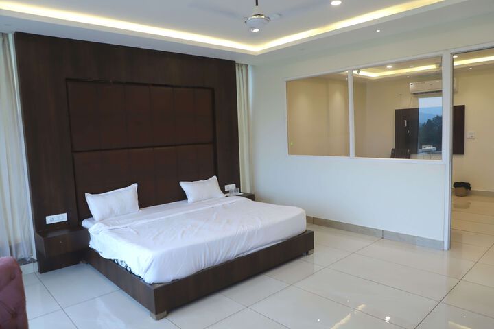 Room 3 of 8