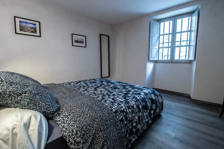 Room 4 of 17