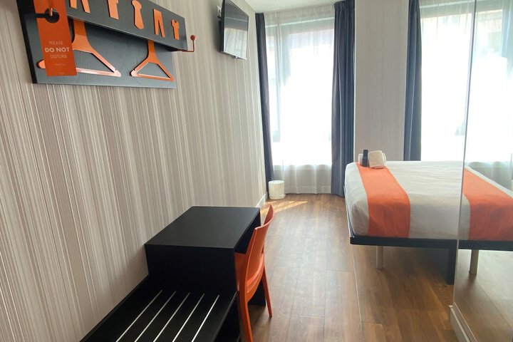 Room 5 of 40