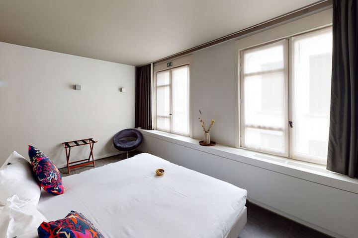 Room 25 of 61