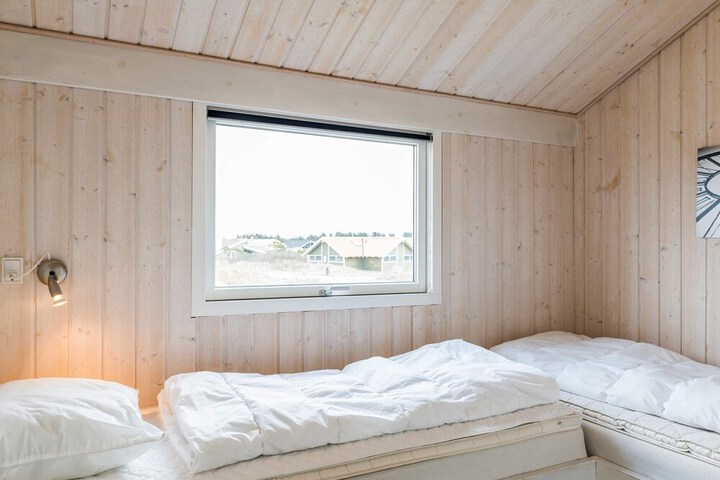 Room 4 of 37