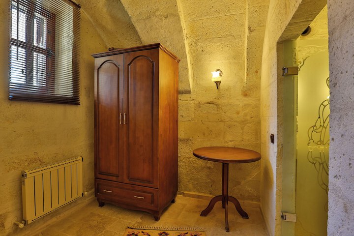 Room 34 of 89