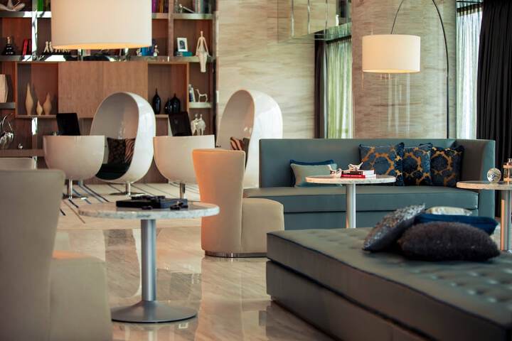 Lounge 88 of 110