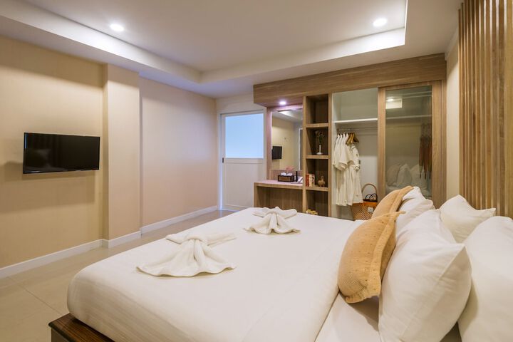 Room 18 of 208