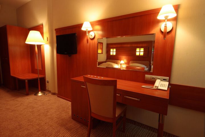 Room 5 of 42