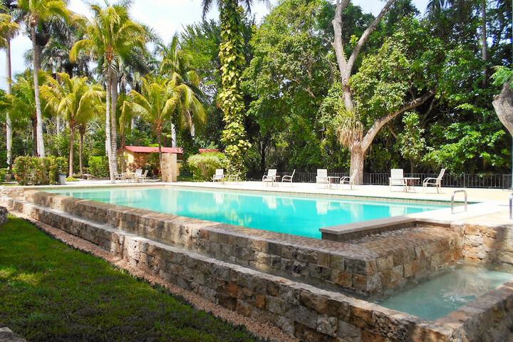 Hotel Pool
