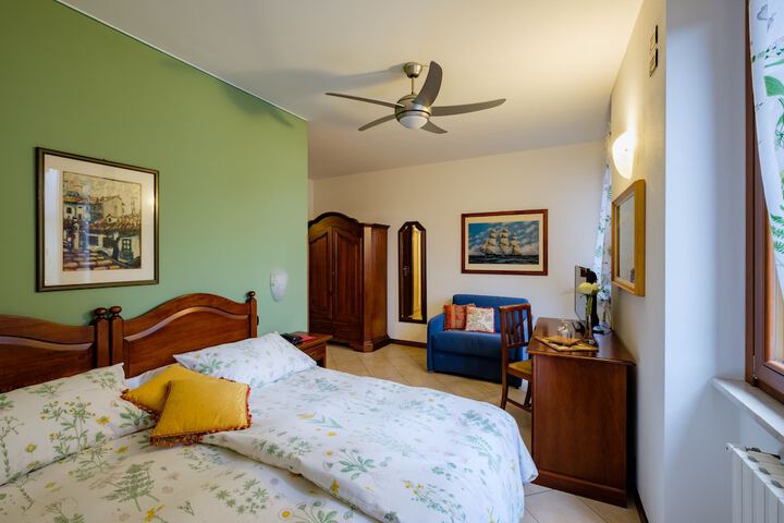Room 28 of 115