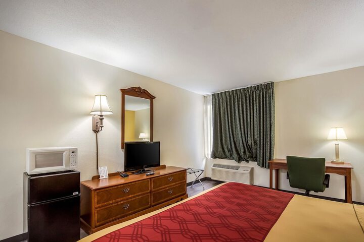 1 King Bed (8 of 11)