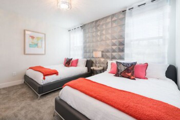 Room 28 of 32