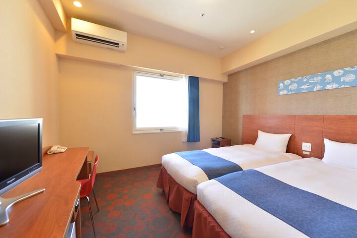 Room 12 of 94