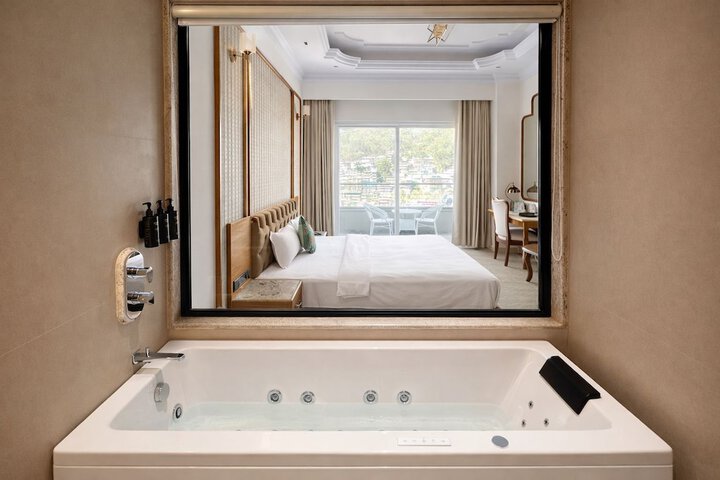 Room 14 of 20