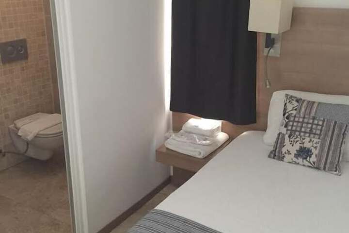 Room 20 of 65