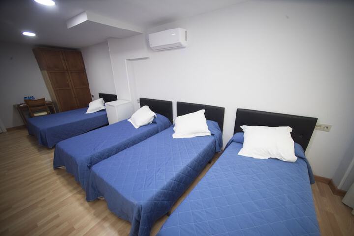 Room 6 of 34