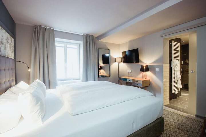 Room 10 of 53