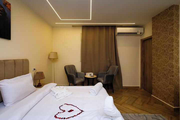 Room 25 of 177