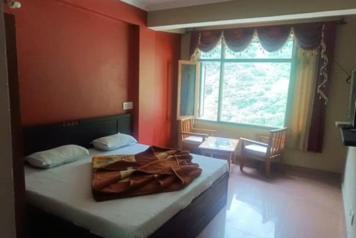 Room 5 of 10