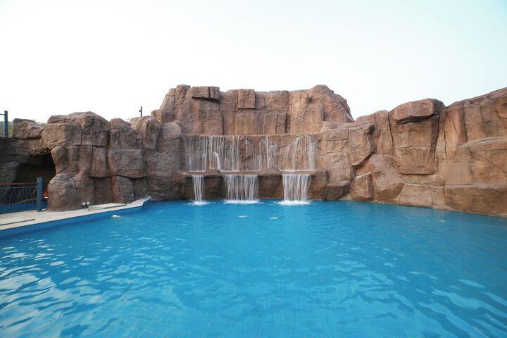 Pool 10 of 27