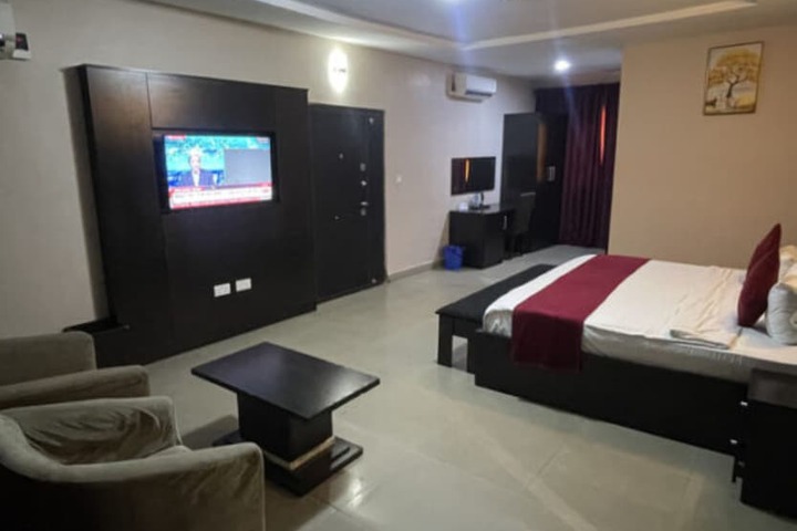 Room 4 of 14